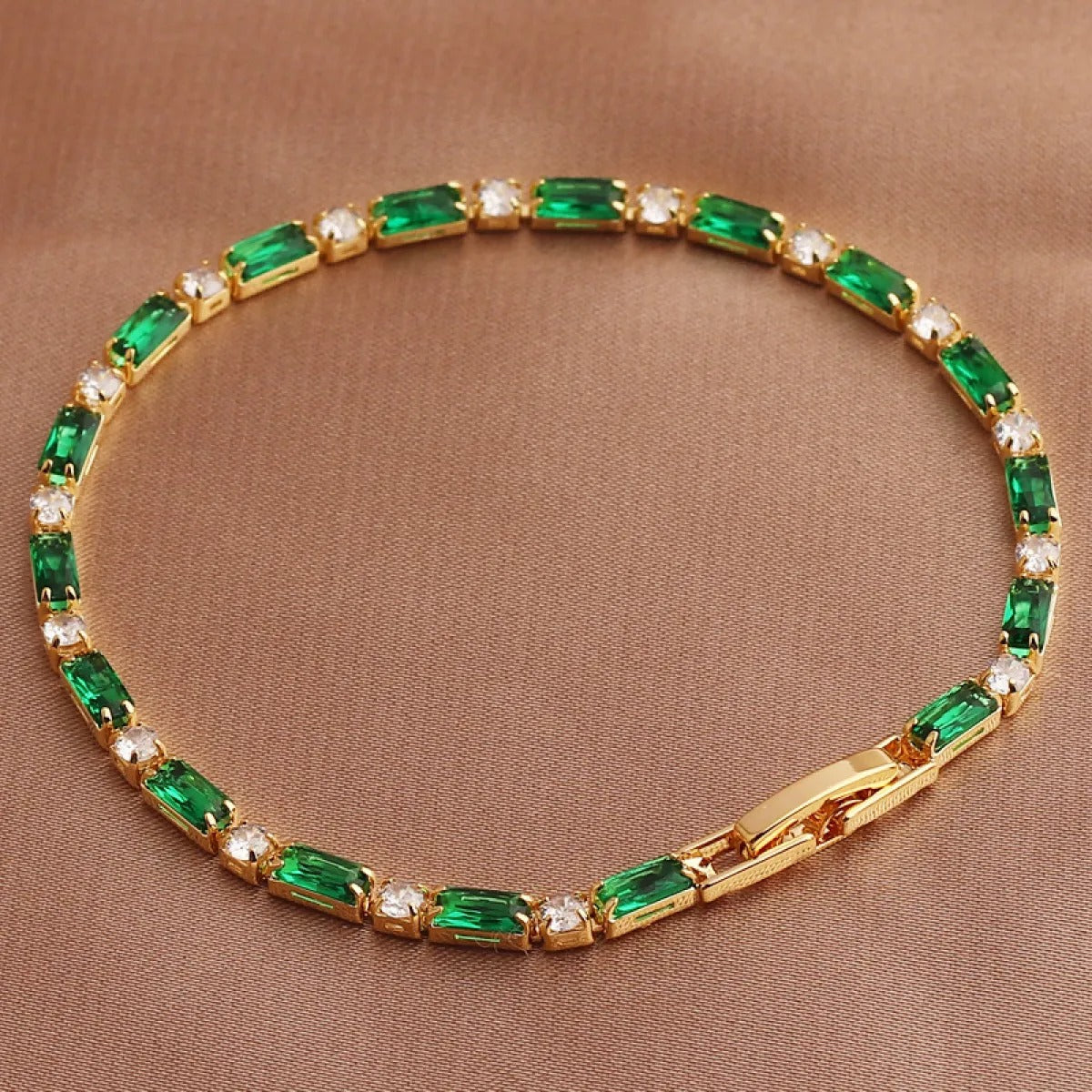 Miralyn – Pulsera Dorada Refinada