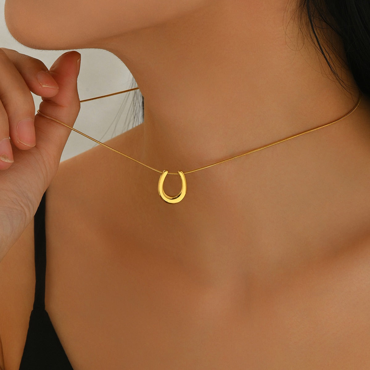 Caitlin – Collar de Herradura Baño de Oro como Amuleto de Suerte