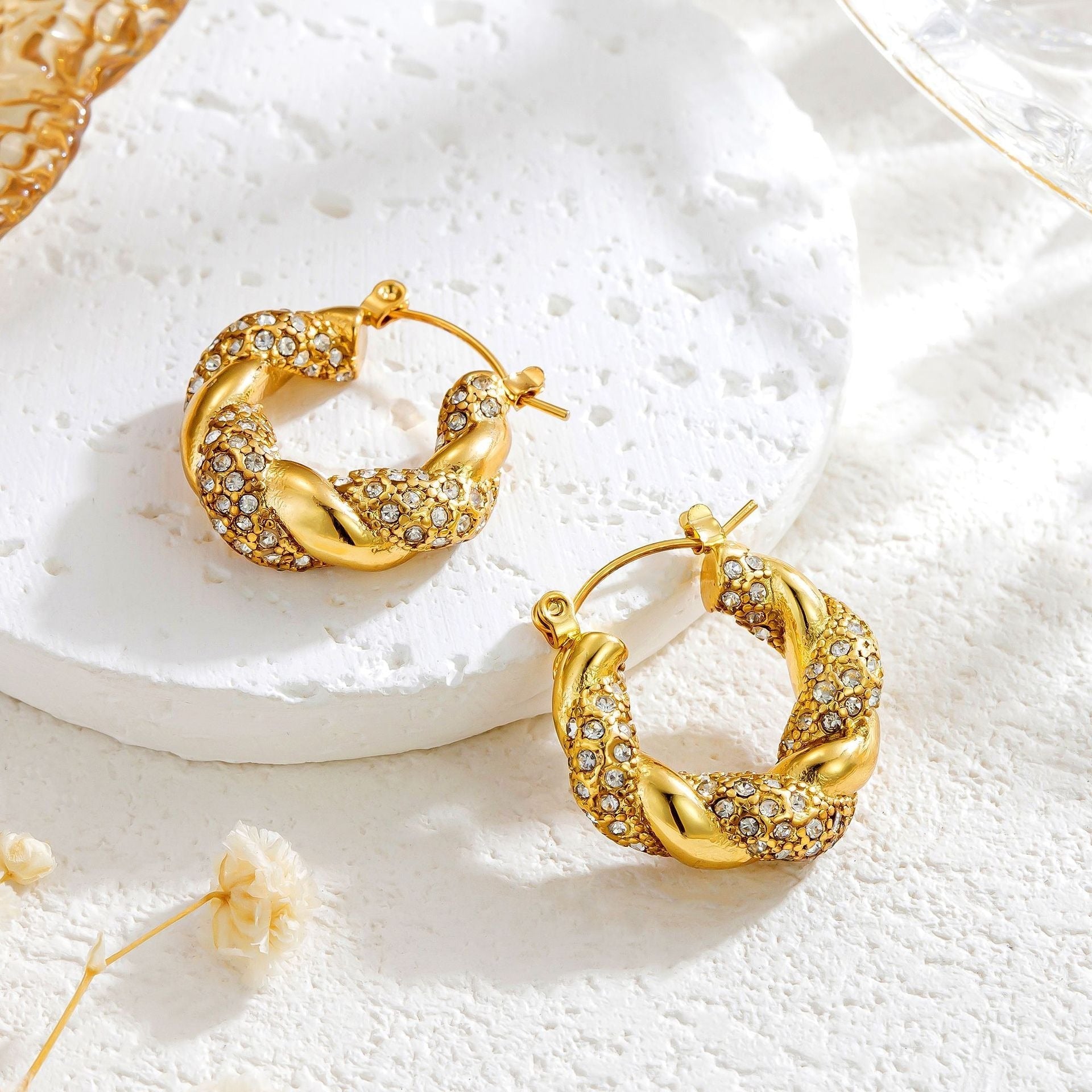 Alix – Pendientes U-Twist en oro