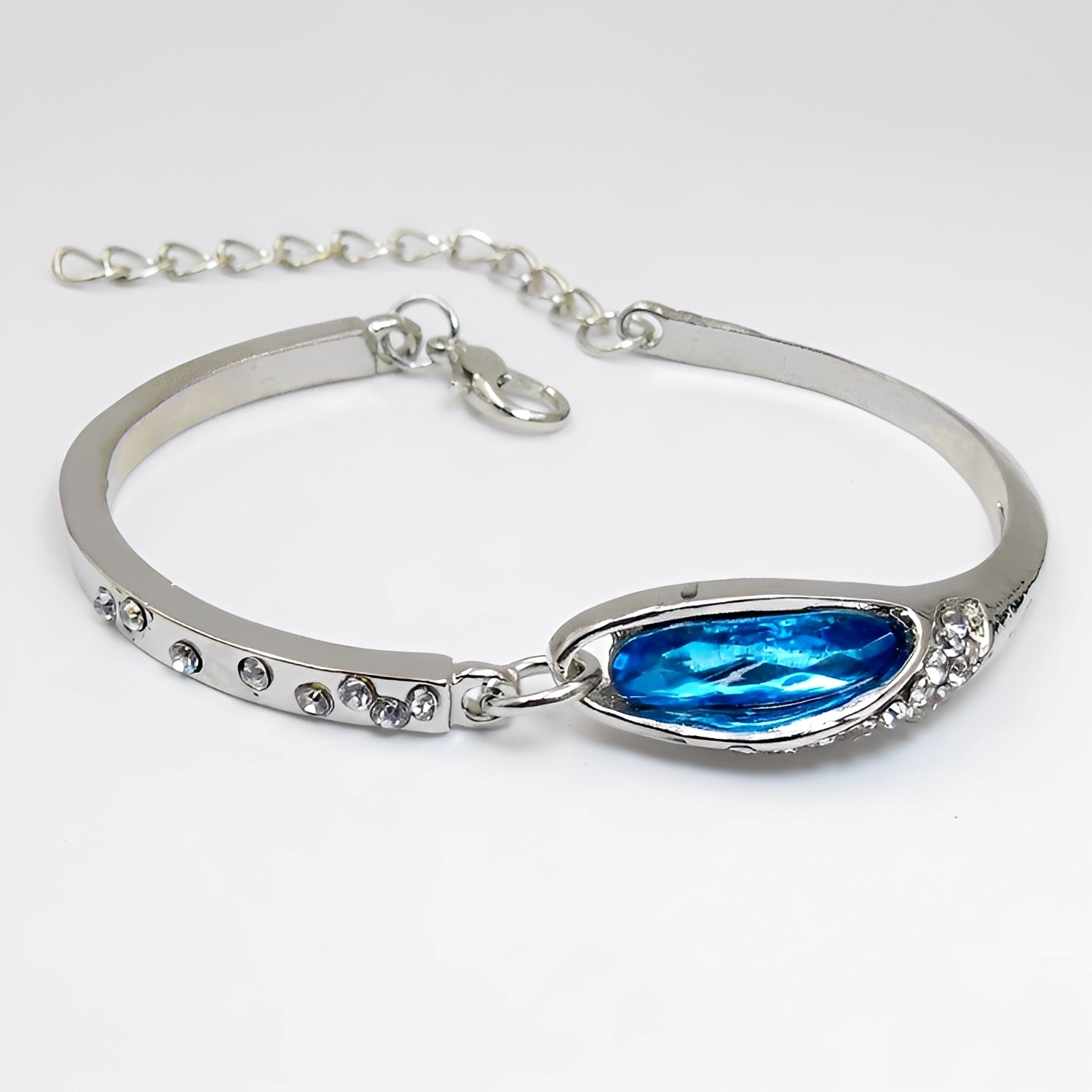 Miku – Pulsera elegante adornada con zafiros