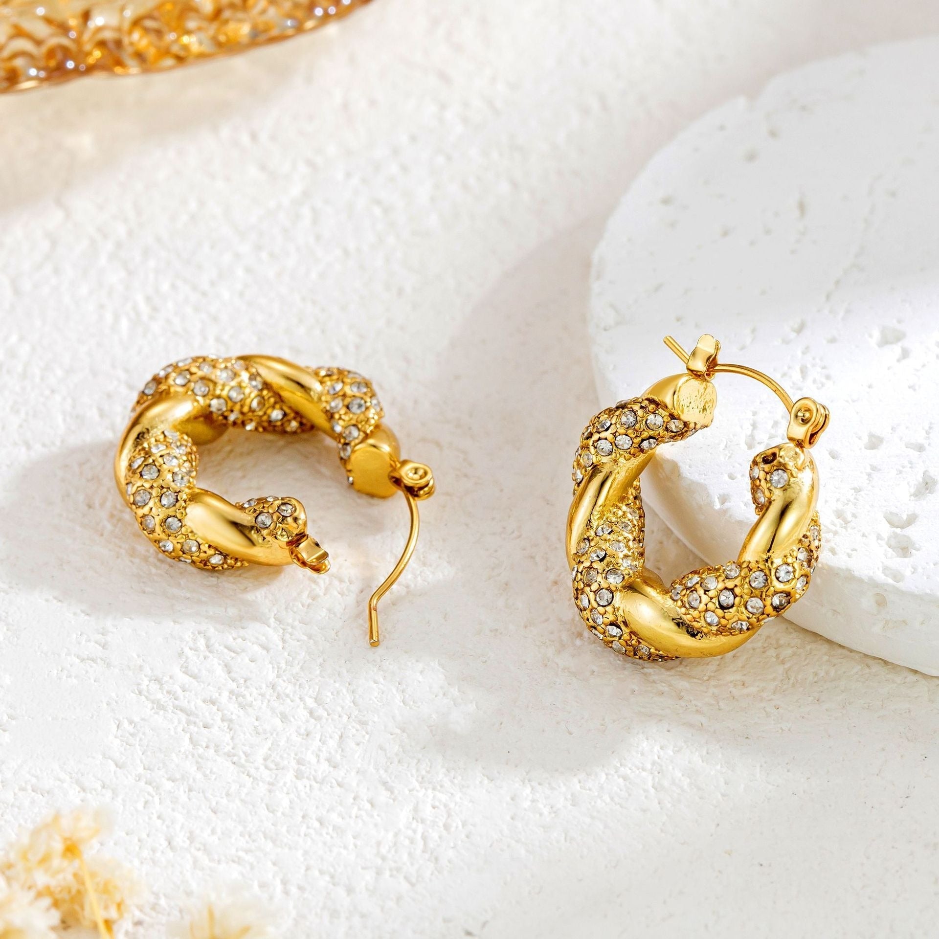 Alix – Pendientes U-Twist en oro