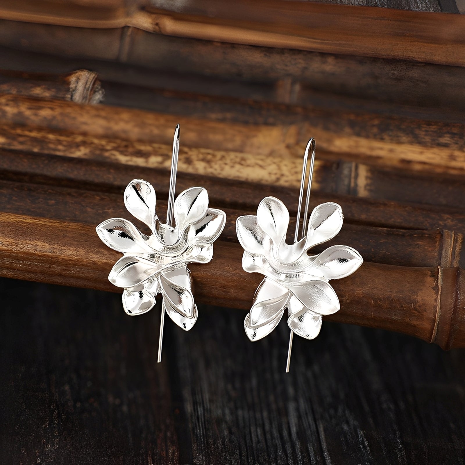 Chary – Pendientes vintage de flores plateadas