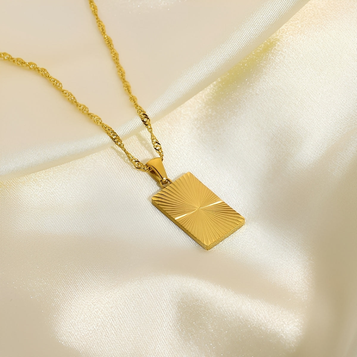 Aurelie – Collar Sol con Medalla