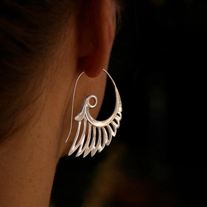 Zia – Pendientes dorados con diseño de alas