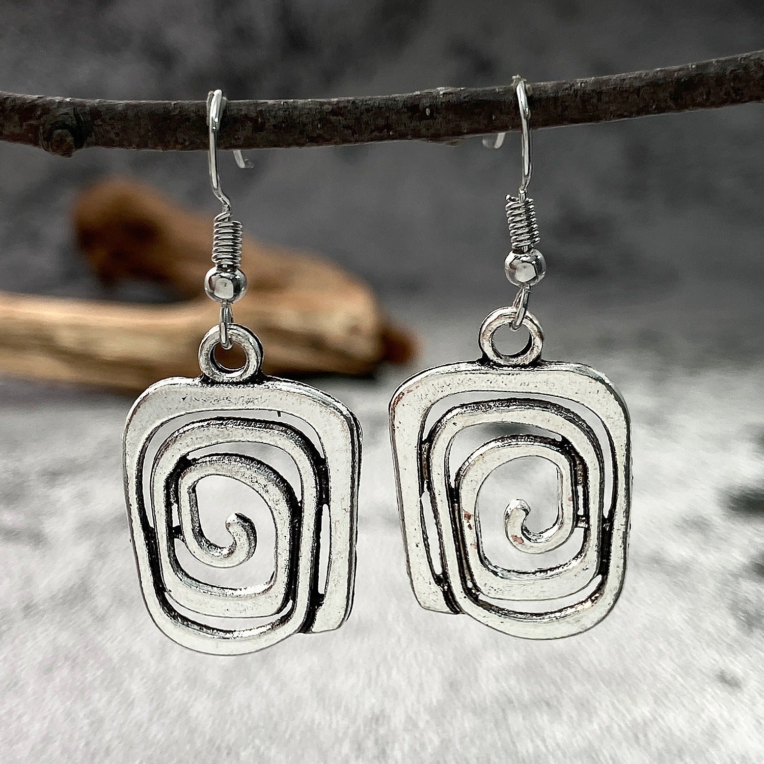 Eva – Pendientes Espirales Retro en Plata