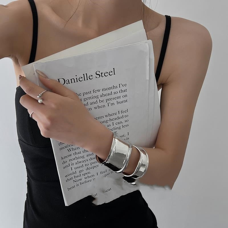 Daria – Pulsera ancha de metal