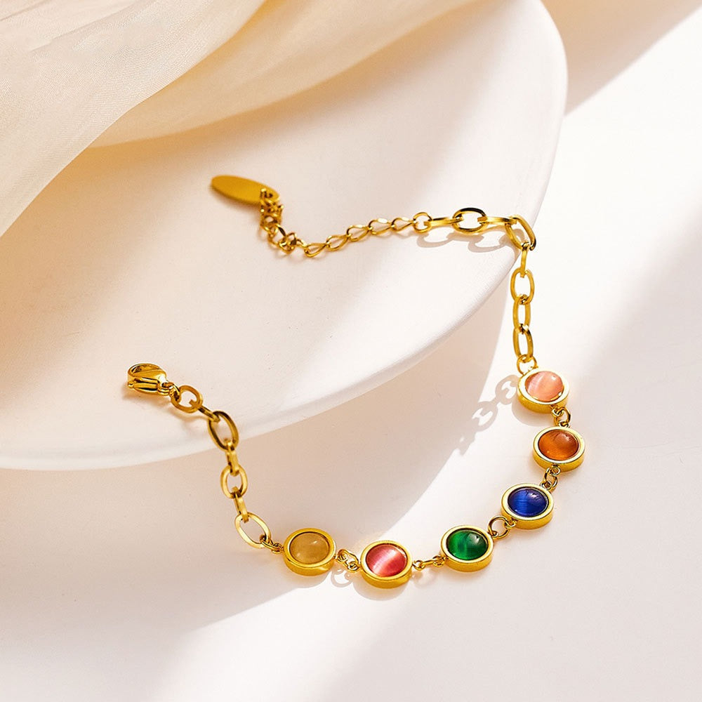 Maisie – Pulsera Dorada con Piedra de Color