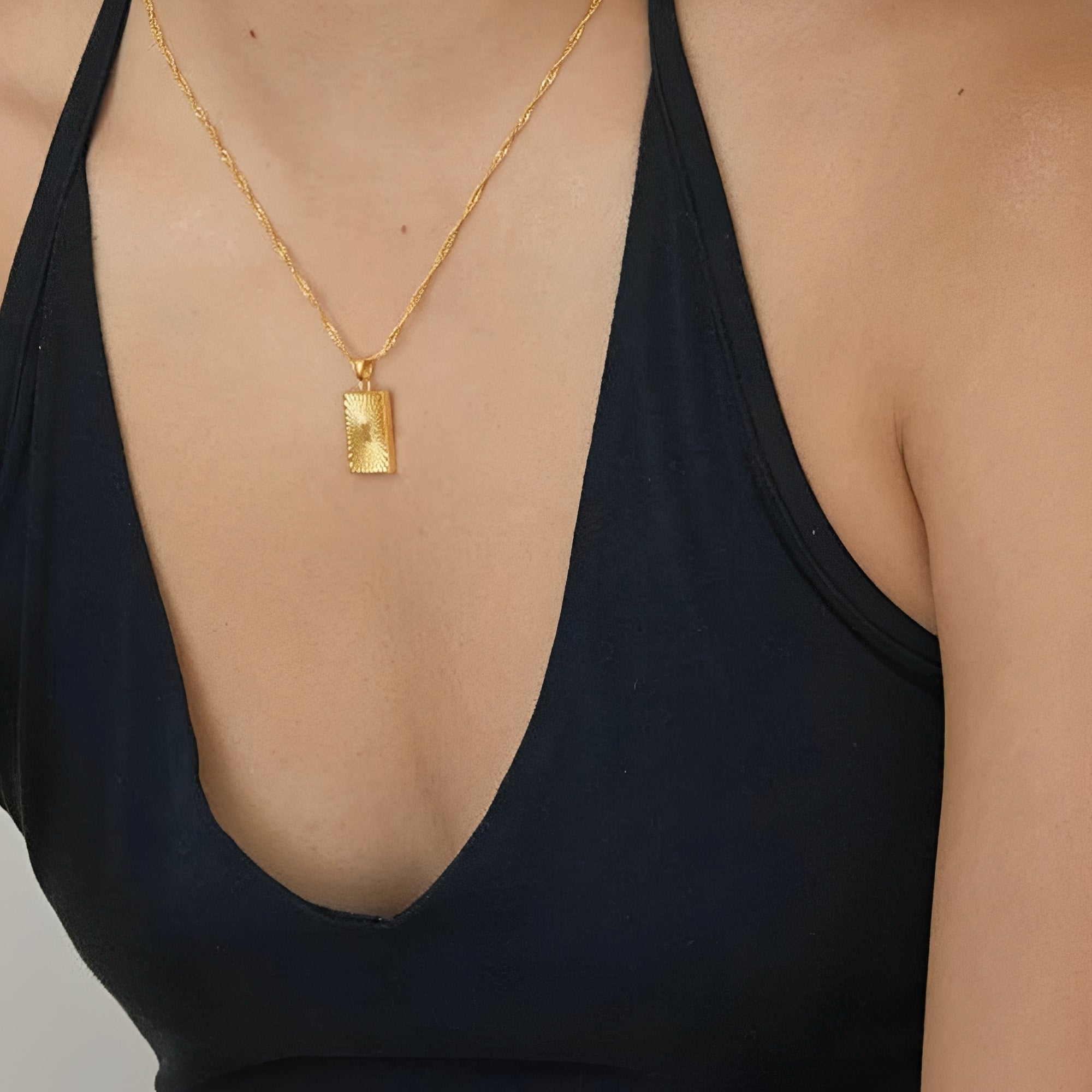 Aurelie – Collar Sol con Medalla