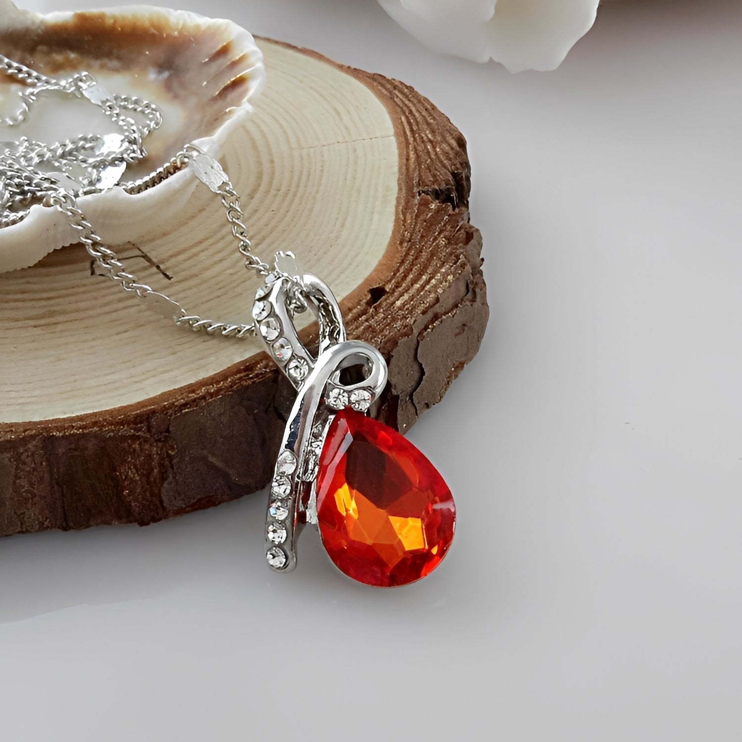 Pilar – Collar de cristal brillante en oro blanco