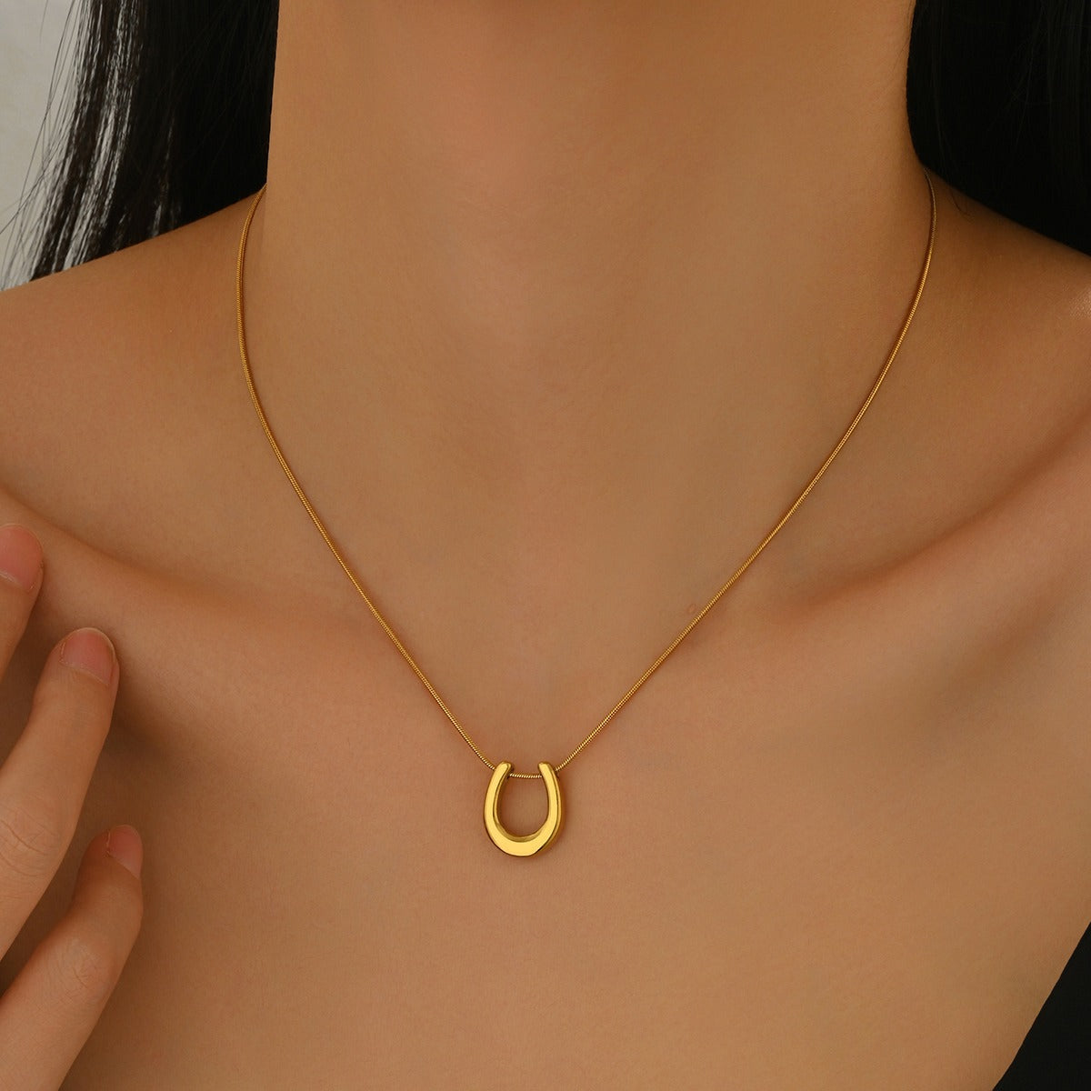 Caitlin – Collar de Herradura Baño de Oro como Amuleto de Suerte