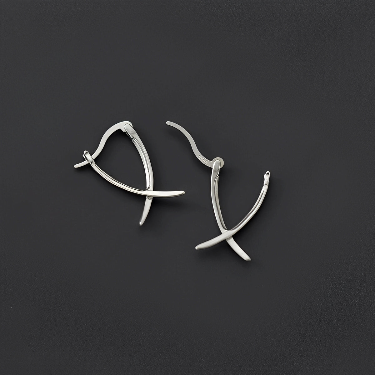 Vanny – Pendientes de cruz de oro elegante