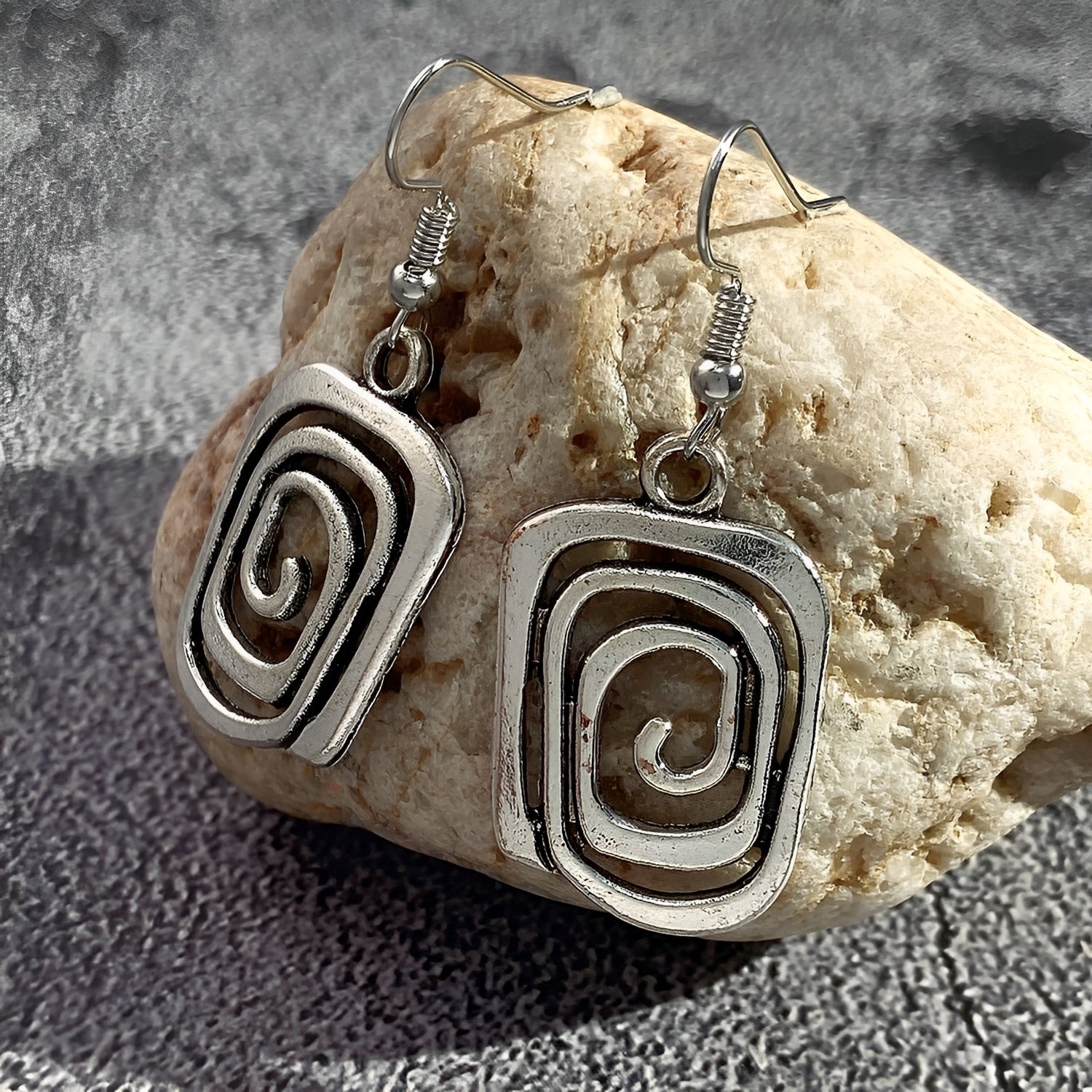 Kaia – Pendientes Boho en plata con diseño en espiral