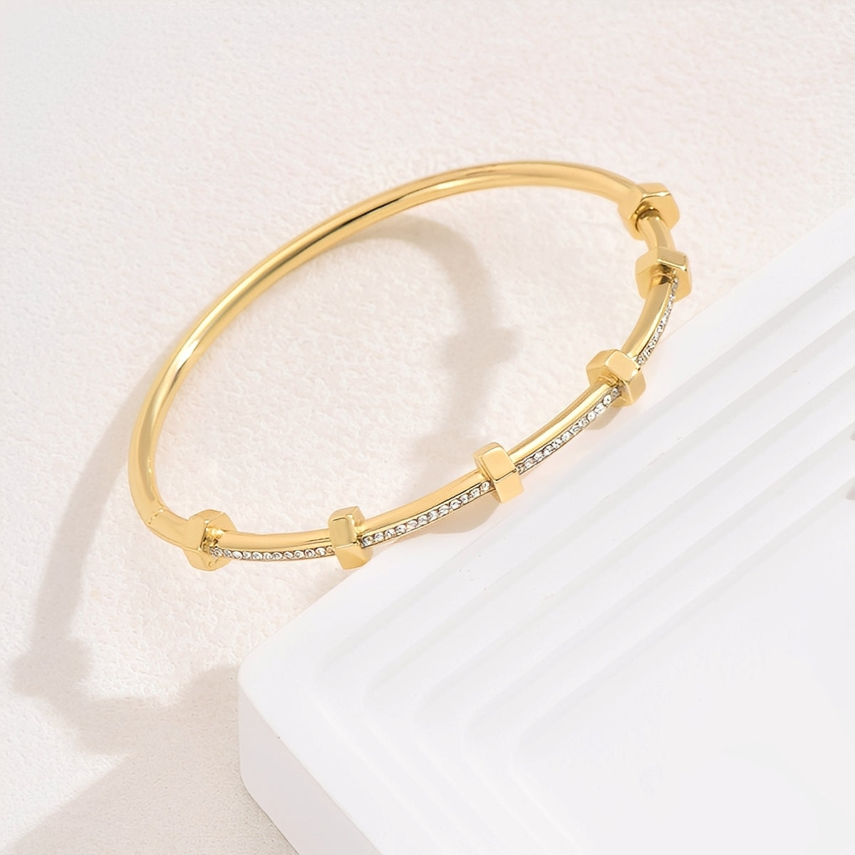 Amy – pulsera dorada brillante