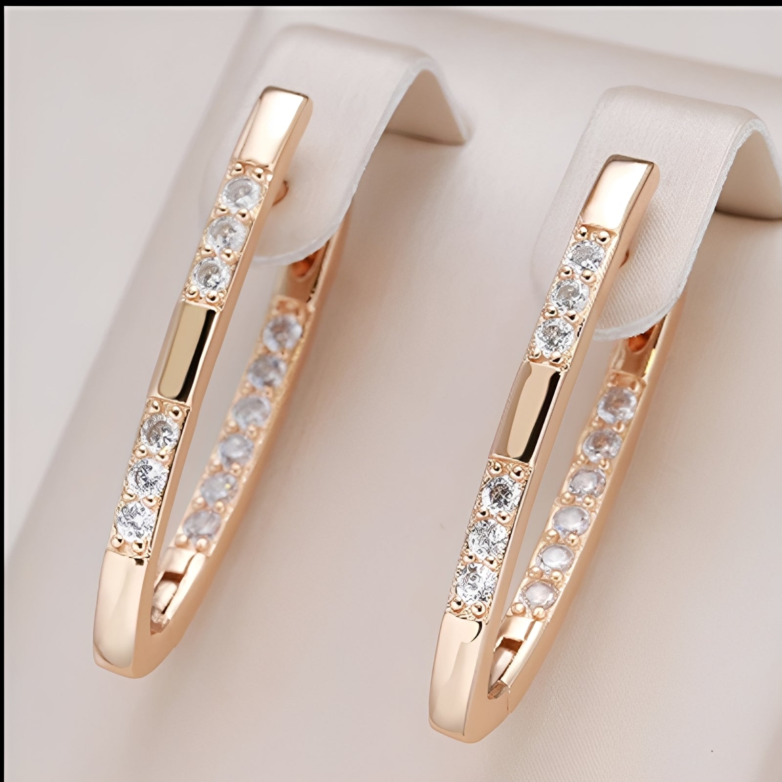 Cleah – Pendientes elegantes de circonita dorada