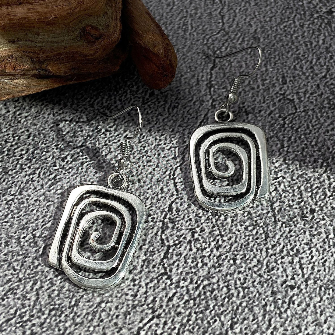 Eva – Pendientes Espirales Retro en Plata