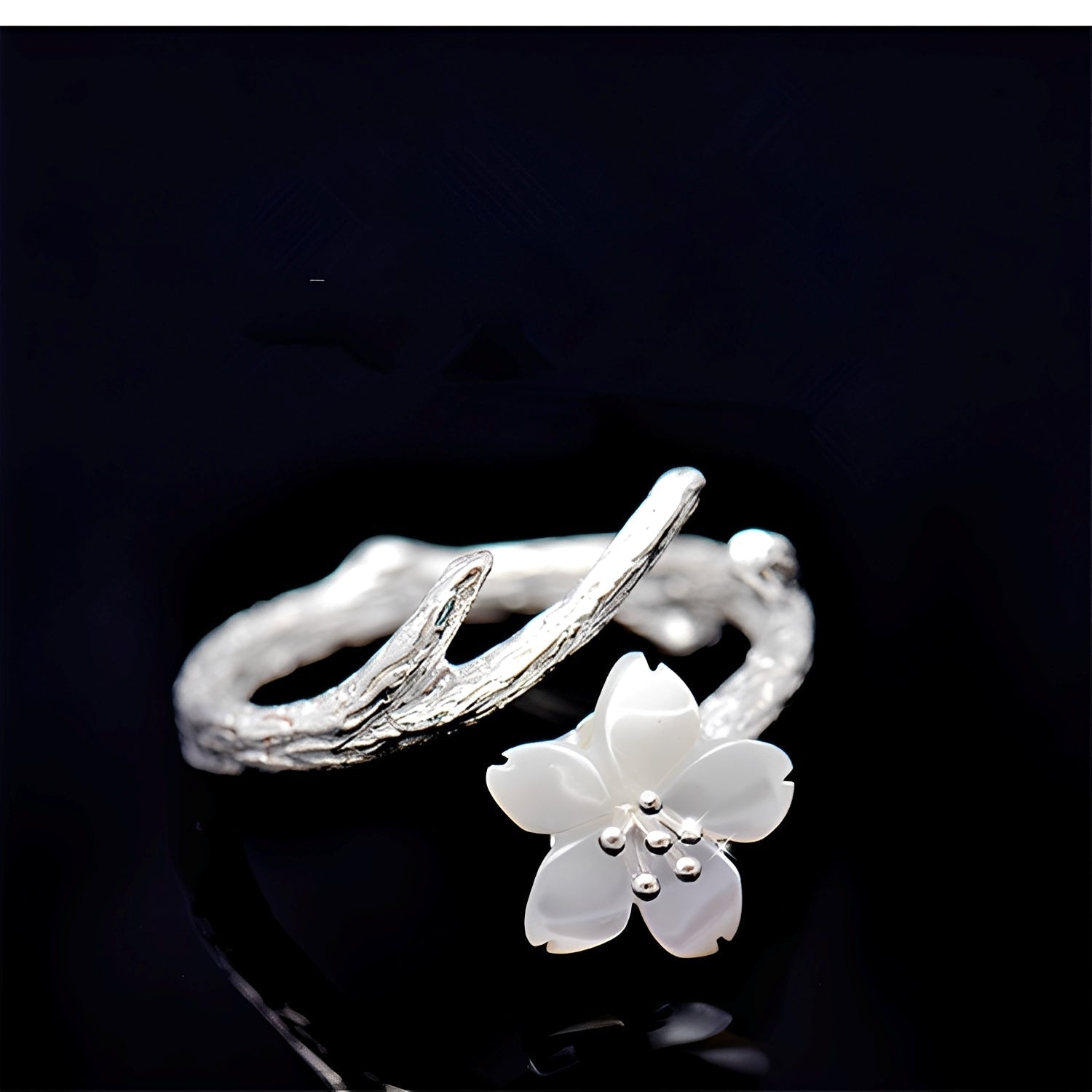 Lilou – Anillo vintage ajustable con flor blanca