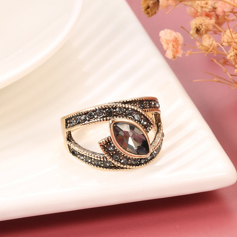 Amena – Anillo Elegante de Cristal Negro