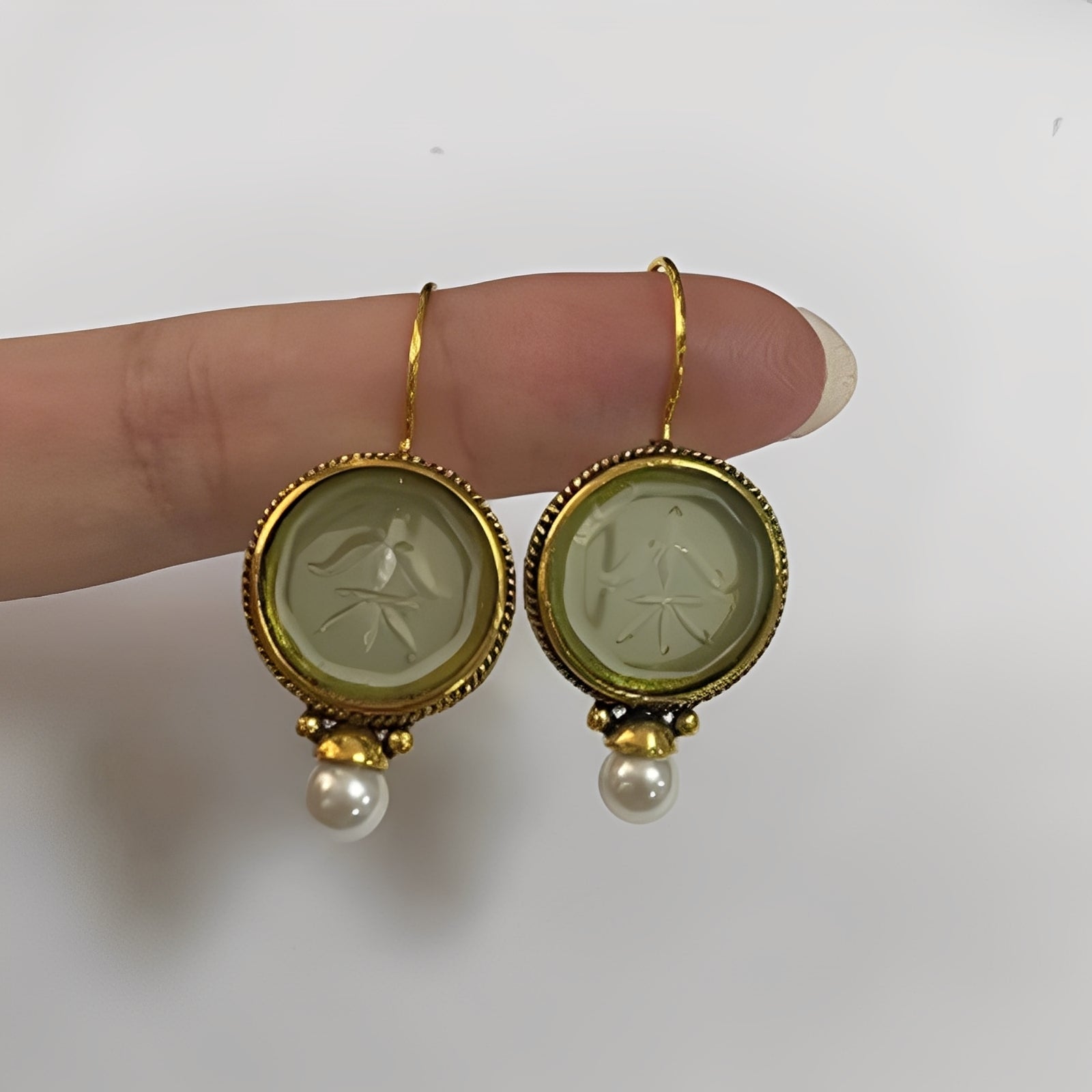 Nolwenn – Pendientes vintage de perla y esmeralda