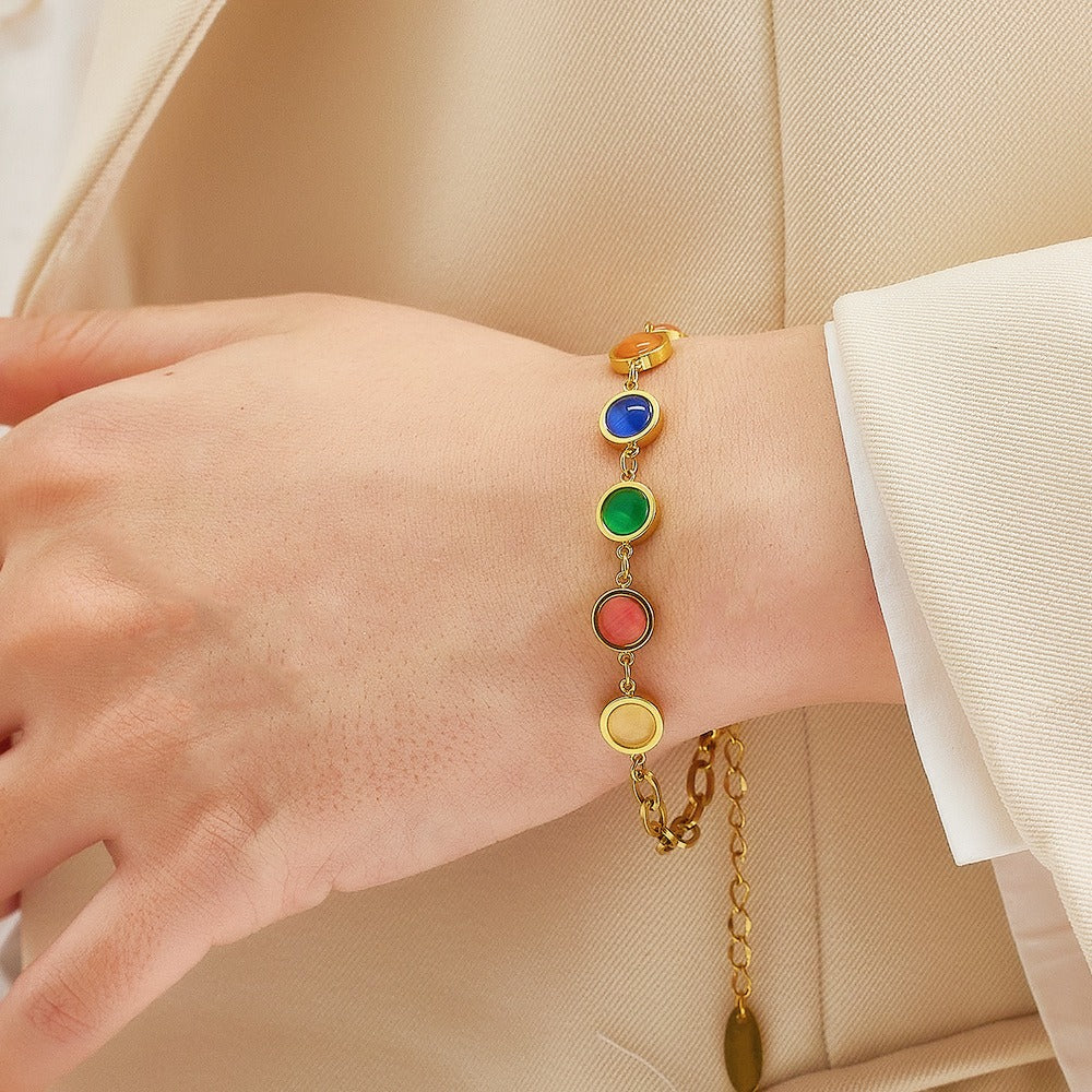 Maisie – Pulsera Dorada con Piedra de Color