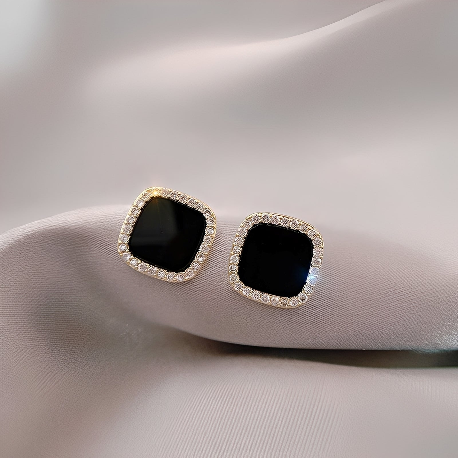 Catherine – Pendientes de Ónix y Diamantes Eternos