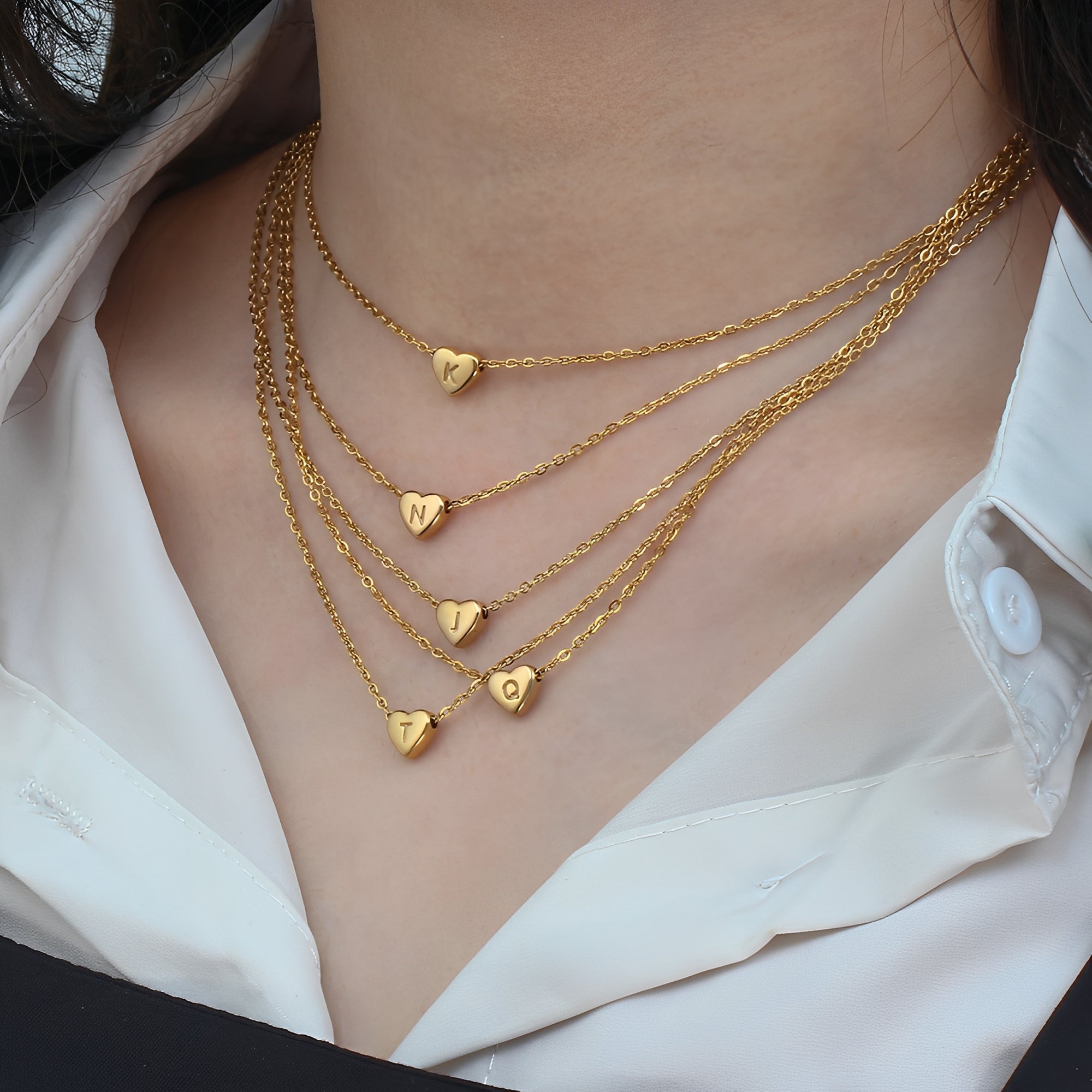 Amora – Collar con Iniciales en Forma de Corazón Baño de Oro