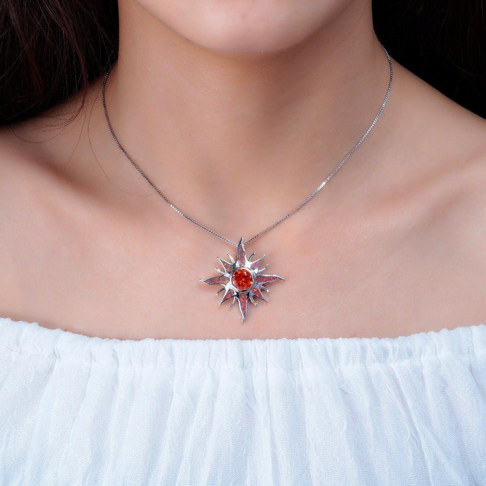 Yani – Collar con colgante de rayo de sol de ópalo de fuego y granate