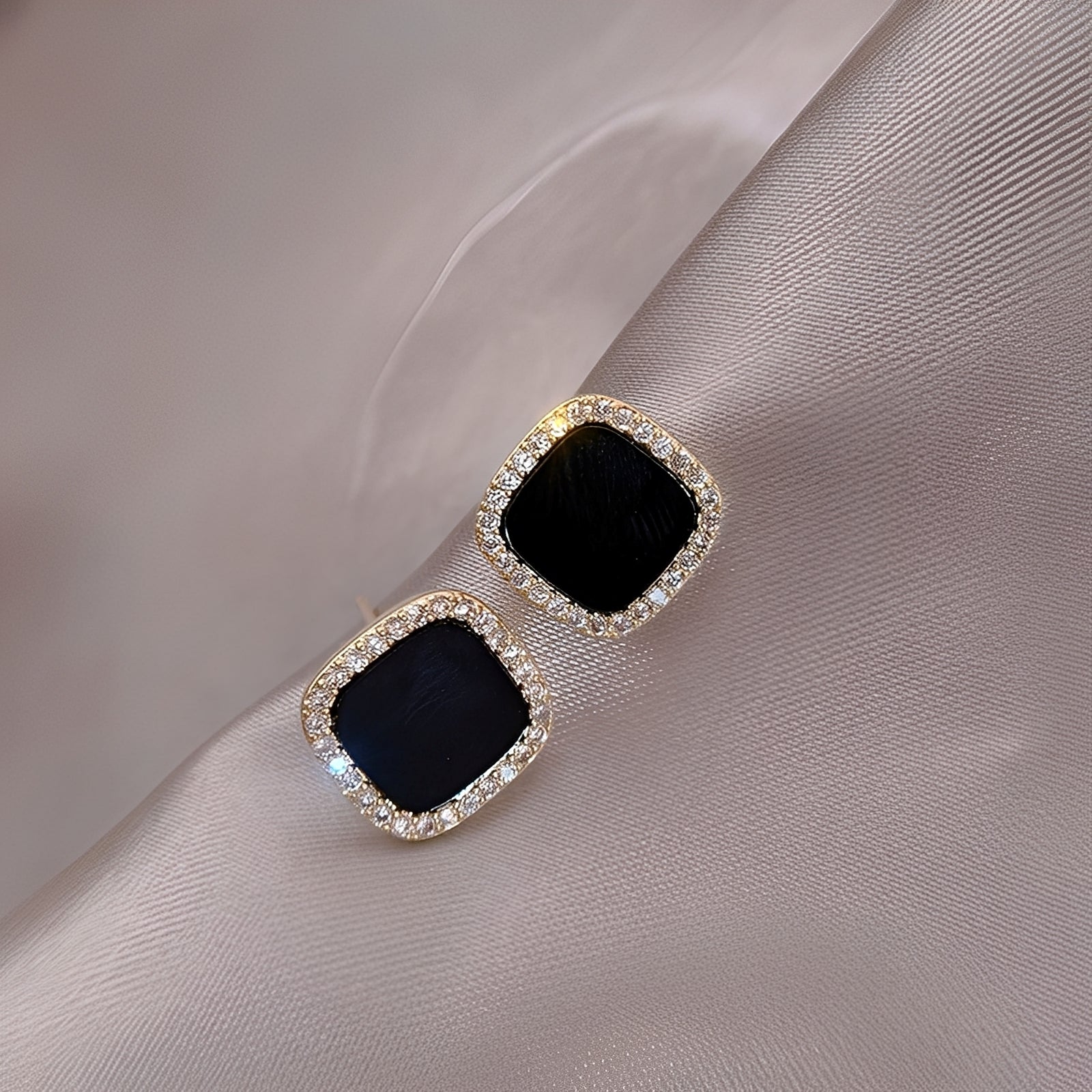 Catherine – Pendientes de Ónix y Diamantes Eternos