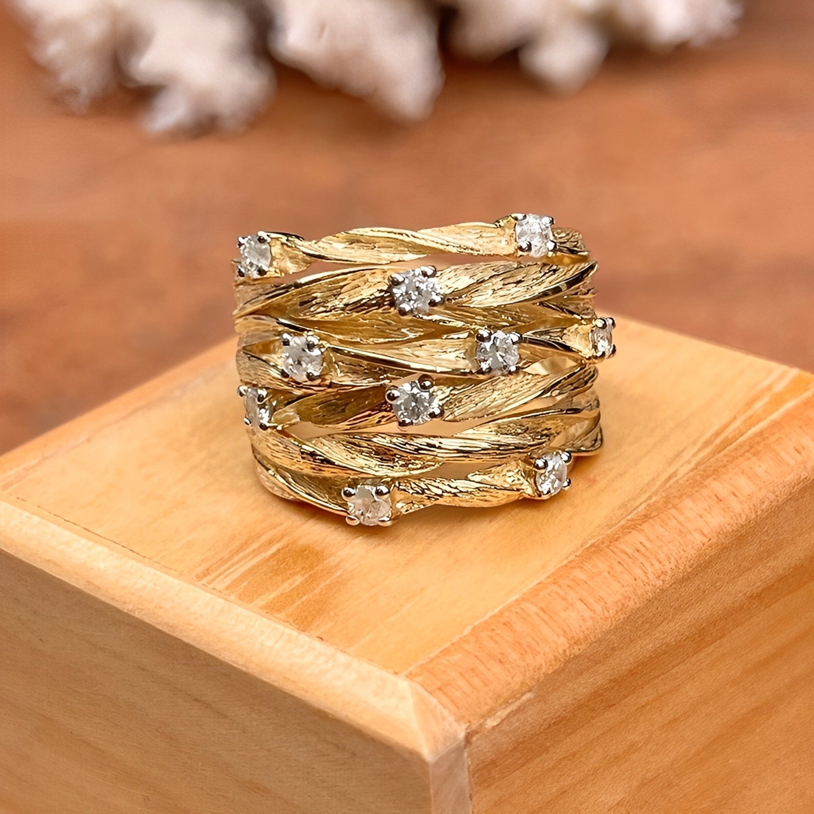 Marisse – Anillo dorado de estilo vintage con brillo sutil