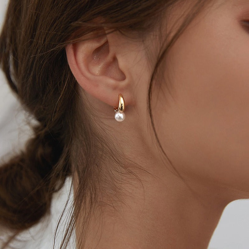 Maelle – Pendientes dorados con una sola perla