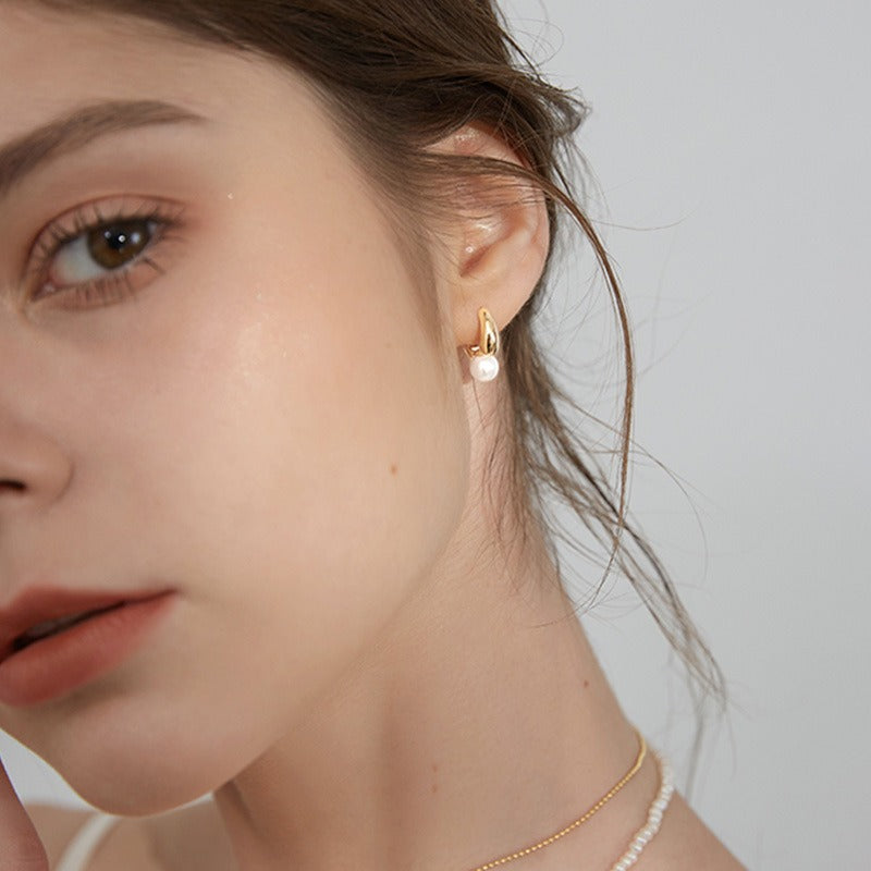 Maelle – Pendientes dorados con una sola perla