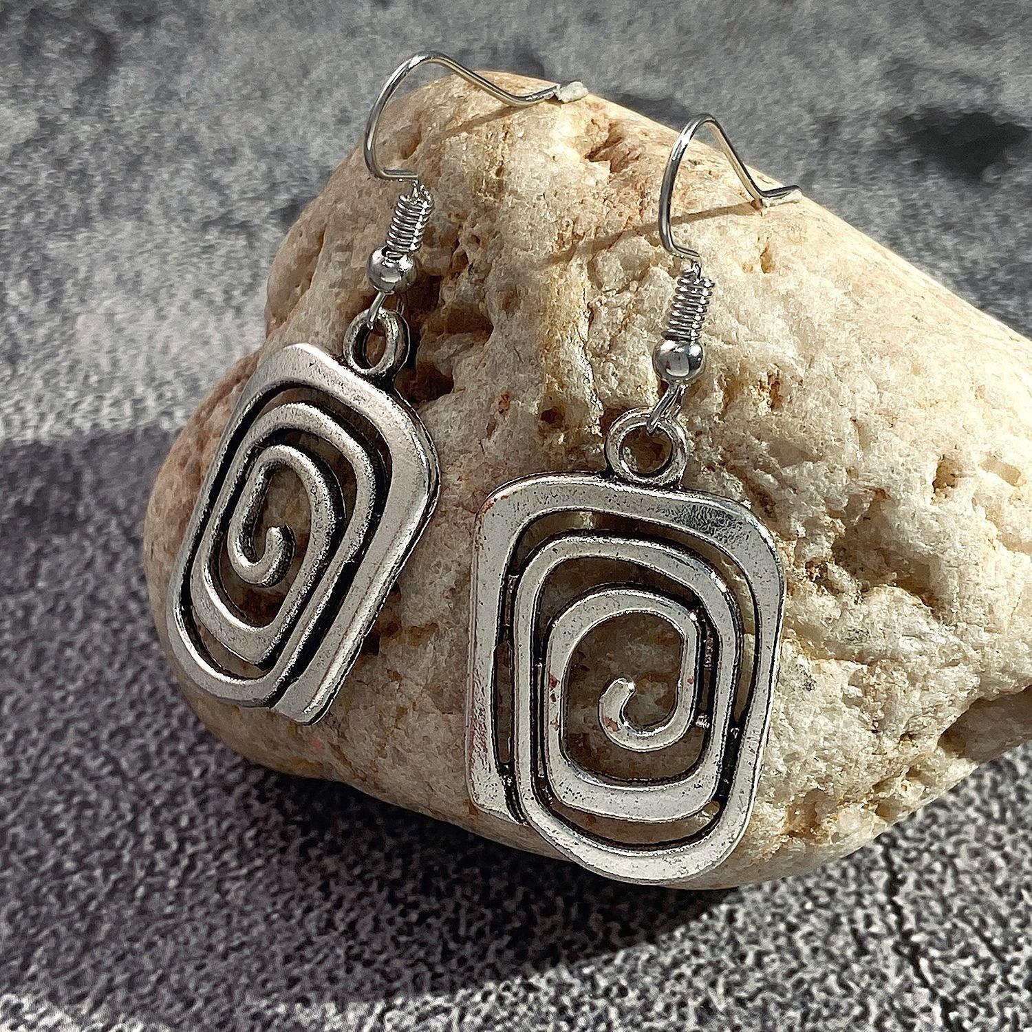 Eva – Pendientes Espirales Retro en Plata