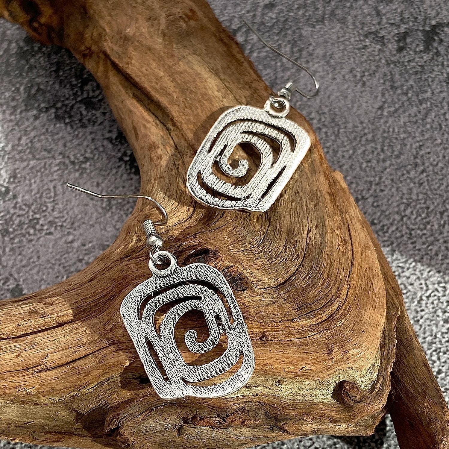 Eva – Pendientes Espirales Retro en Plata