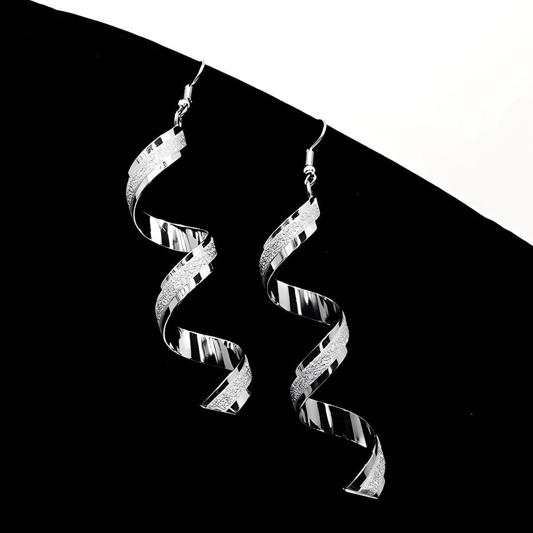Jia – Pendientes espirales de plata brillantes