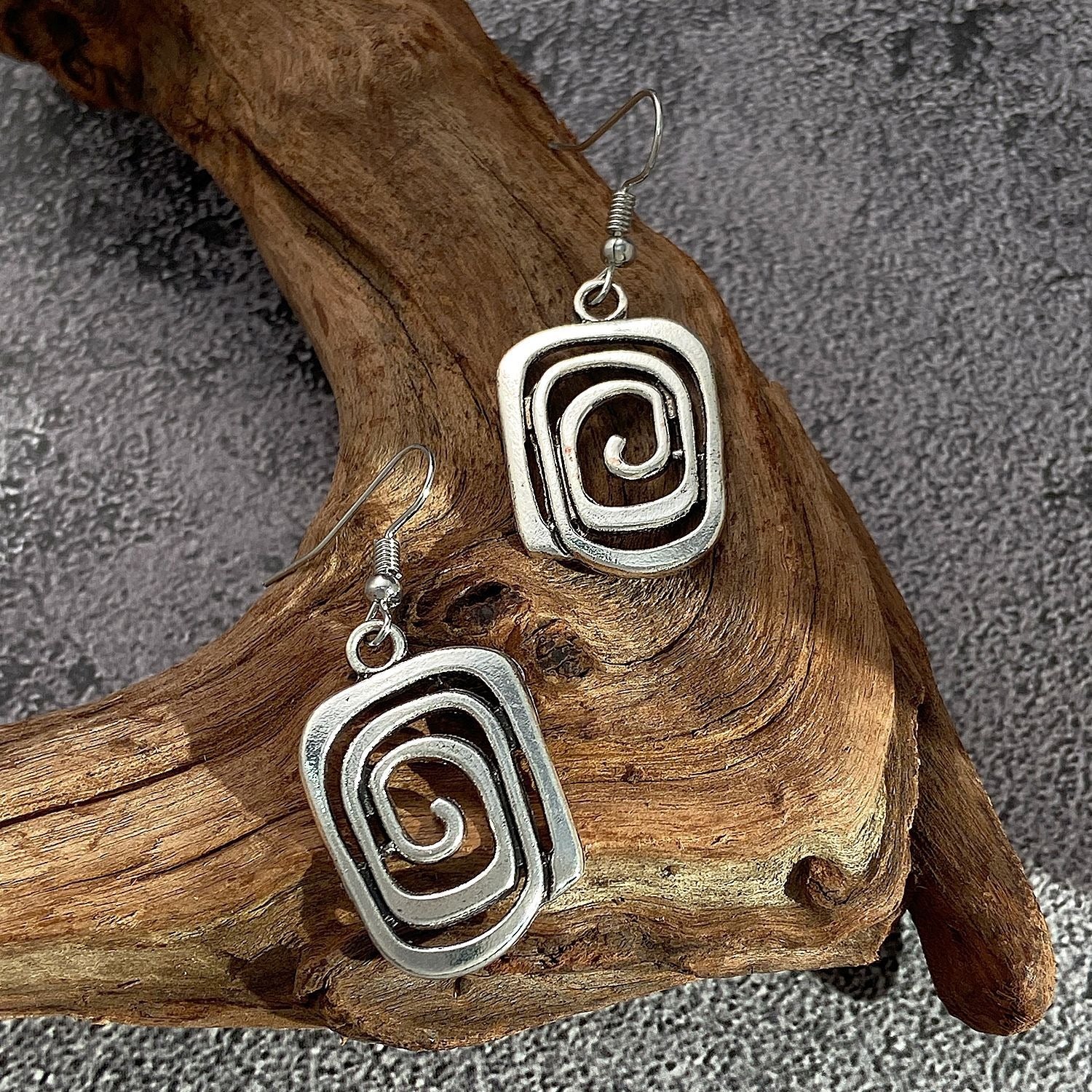 Eva – Pendientes Espirales Retro en Plata