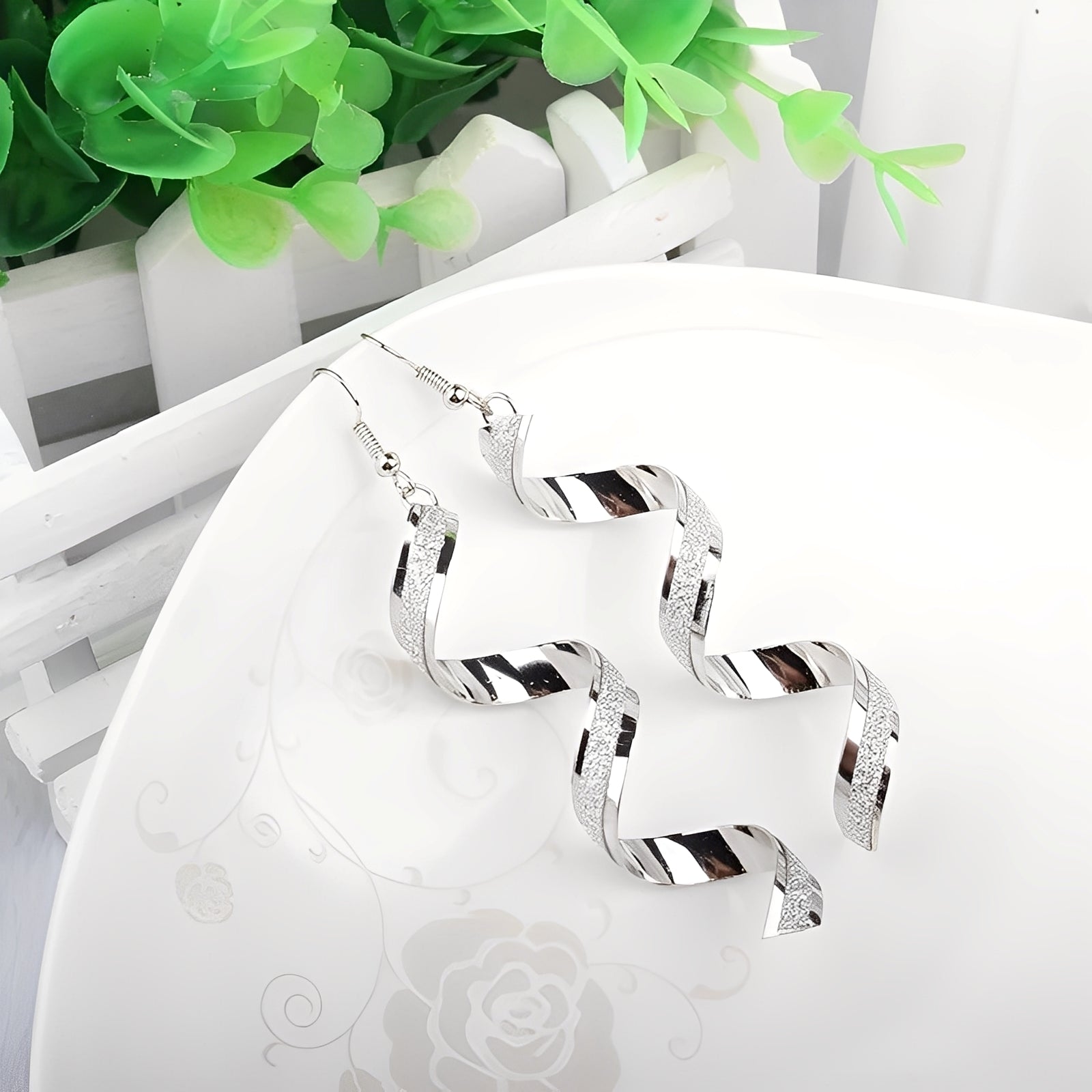 Jia – Pendientes espirales de plata brillantes