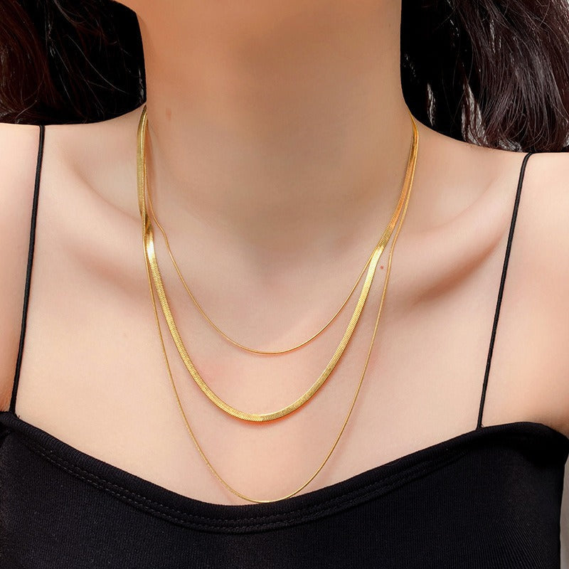 Ashley – Collar de cadena de serpiente dorada de 3 filas