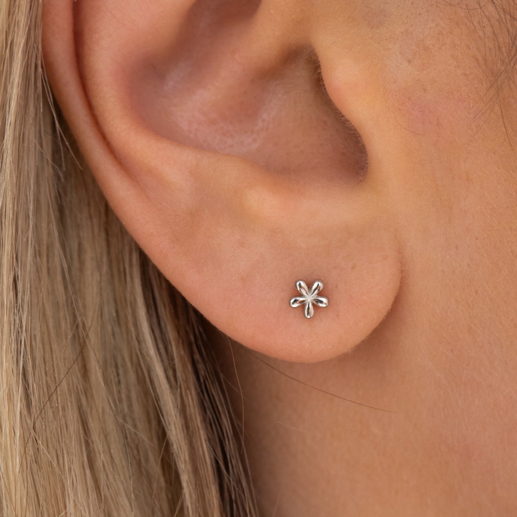 Pendientes de flores mini de plata esterlina