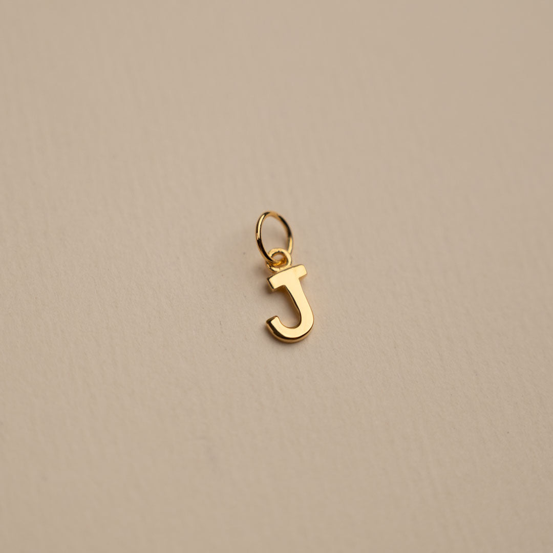 Sabrina - Colgante de Letra de Oro