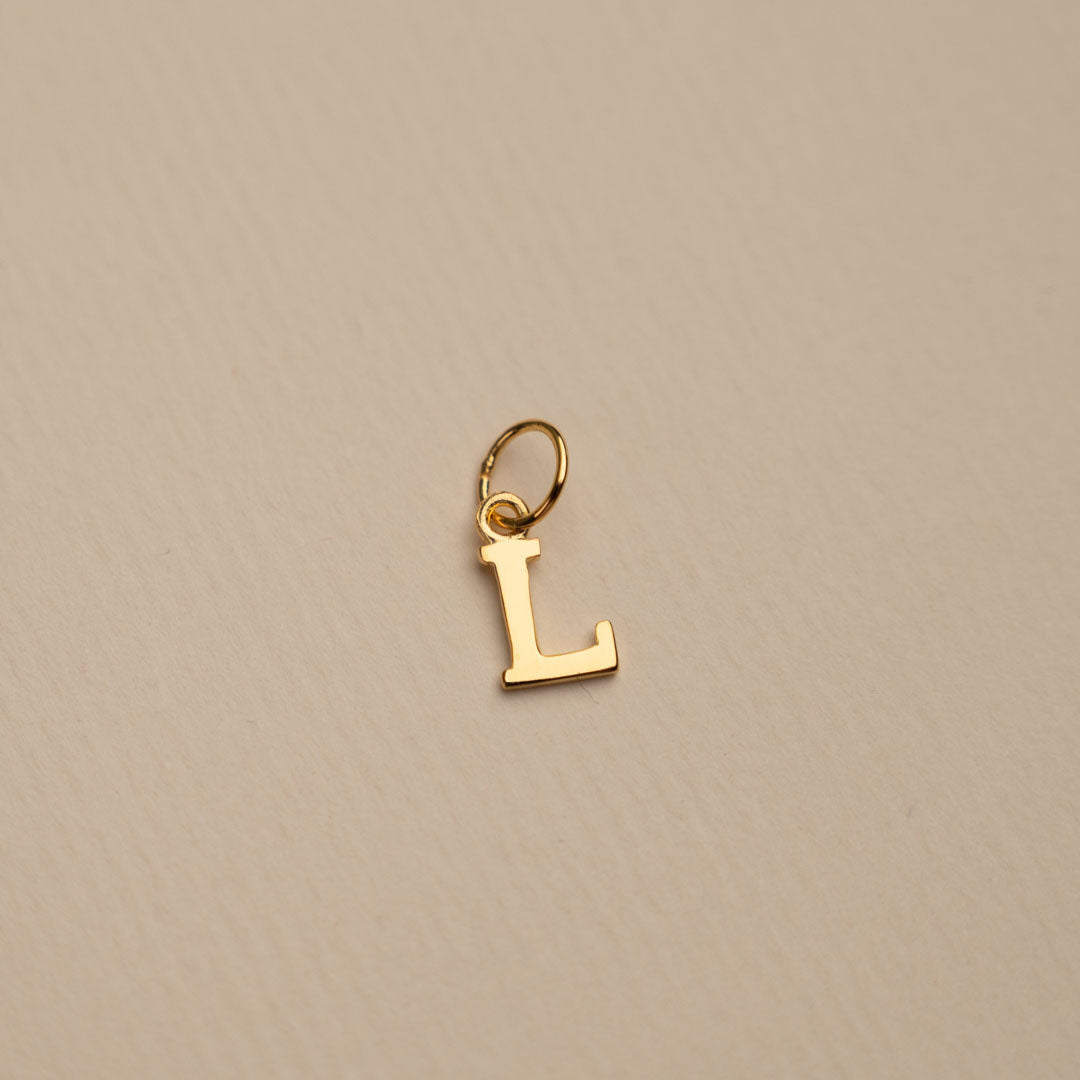 Sabrina - Colgante de Letra de Oro