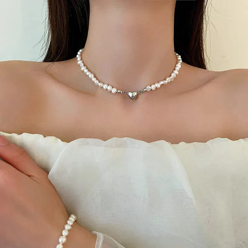 Alix – Collar Corto de Perlas Love Magnet