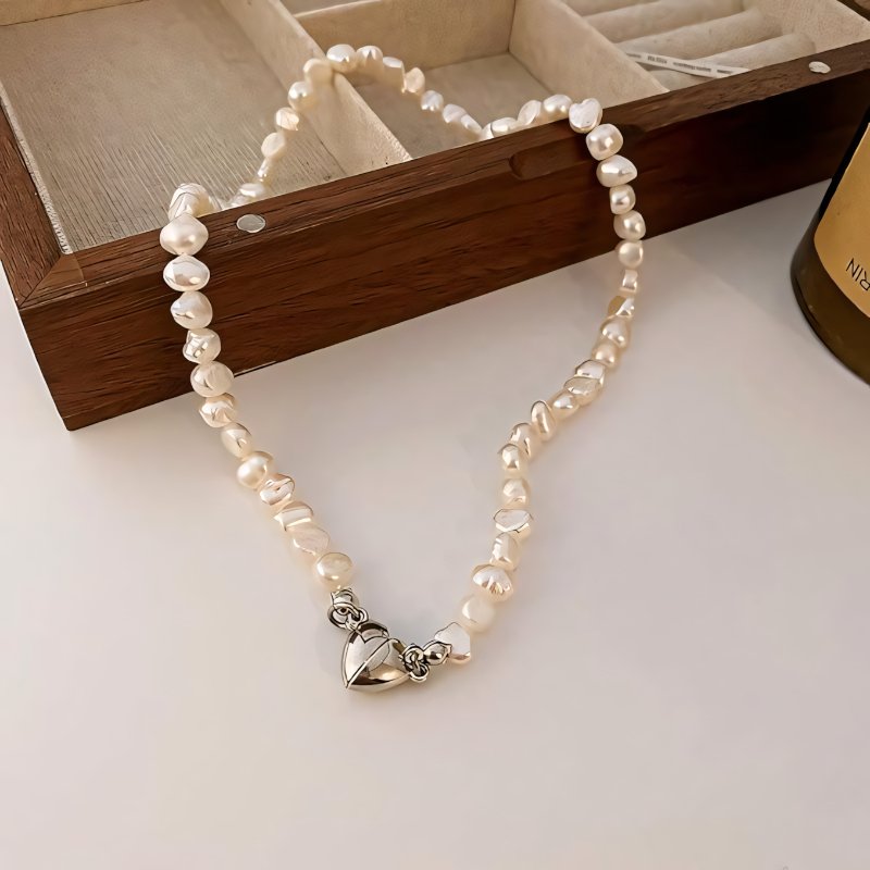 Alix – Collar Corto de Perlas Love Magnet