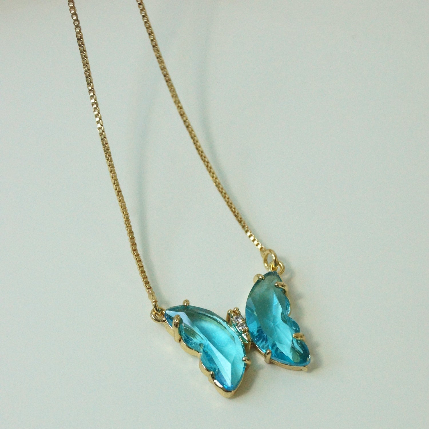 Aurora - Collar de mariposa de cristal aqua