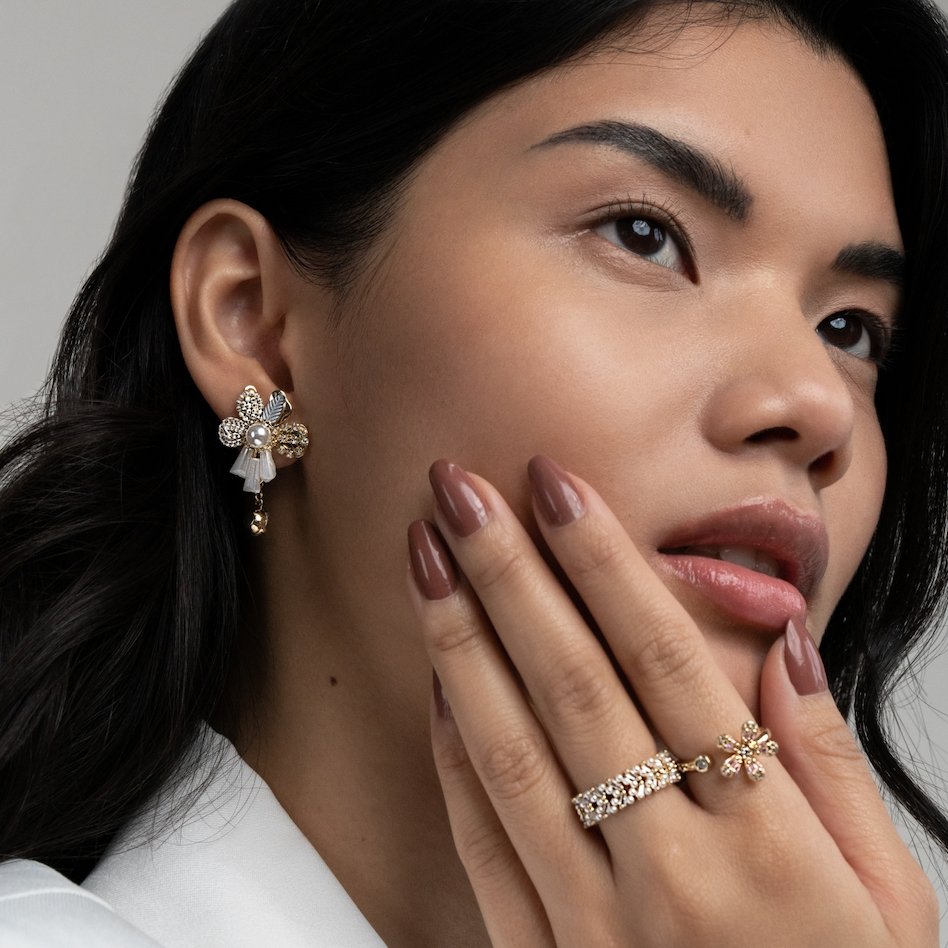 Pendientes de flores de perlas y borlas de cristal