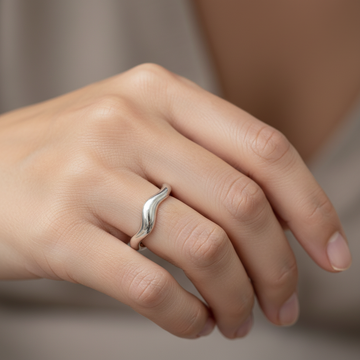 Theva – Anillo abierto de ondas de agua
