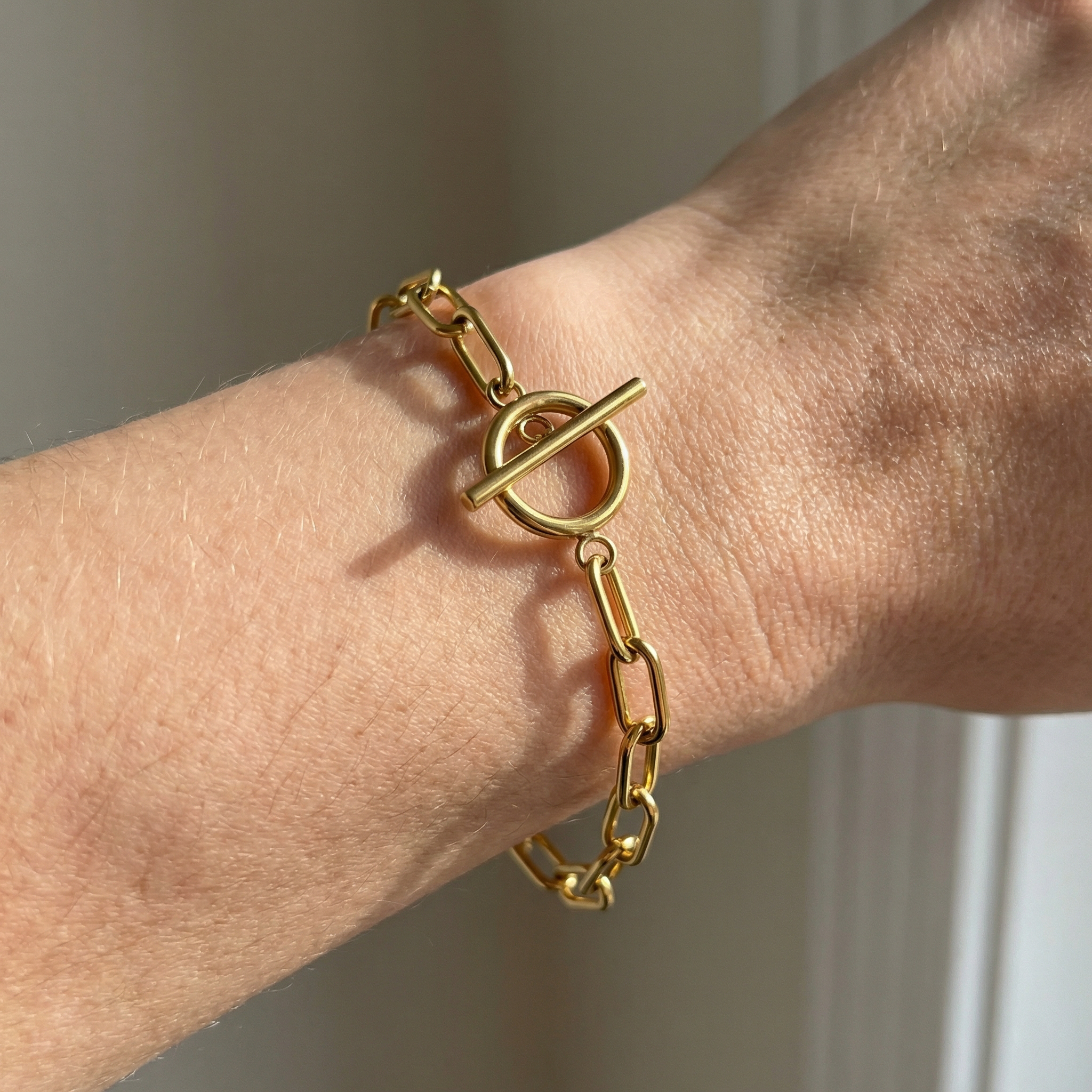 Millie – Pulsera T-Bar con eslabones rectangulares de oro