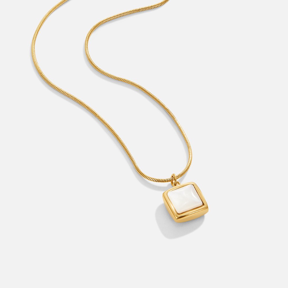 Riva – Collar con colgante de piedra lunar irisada