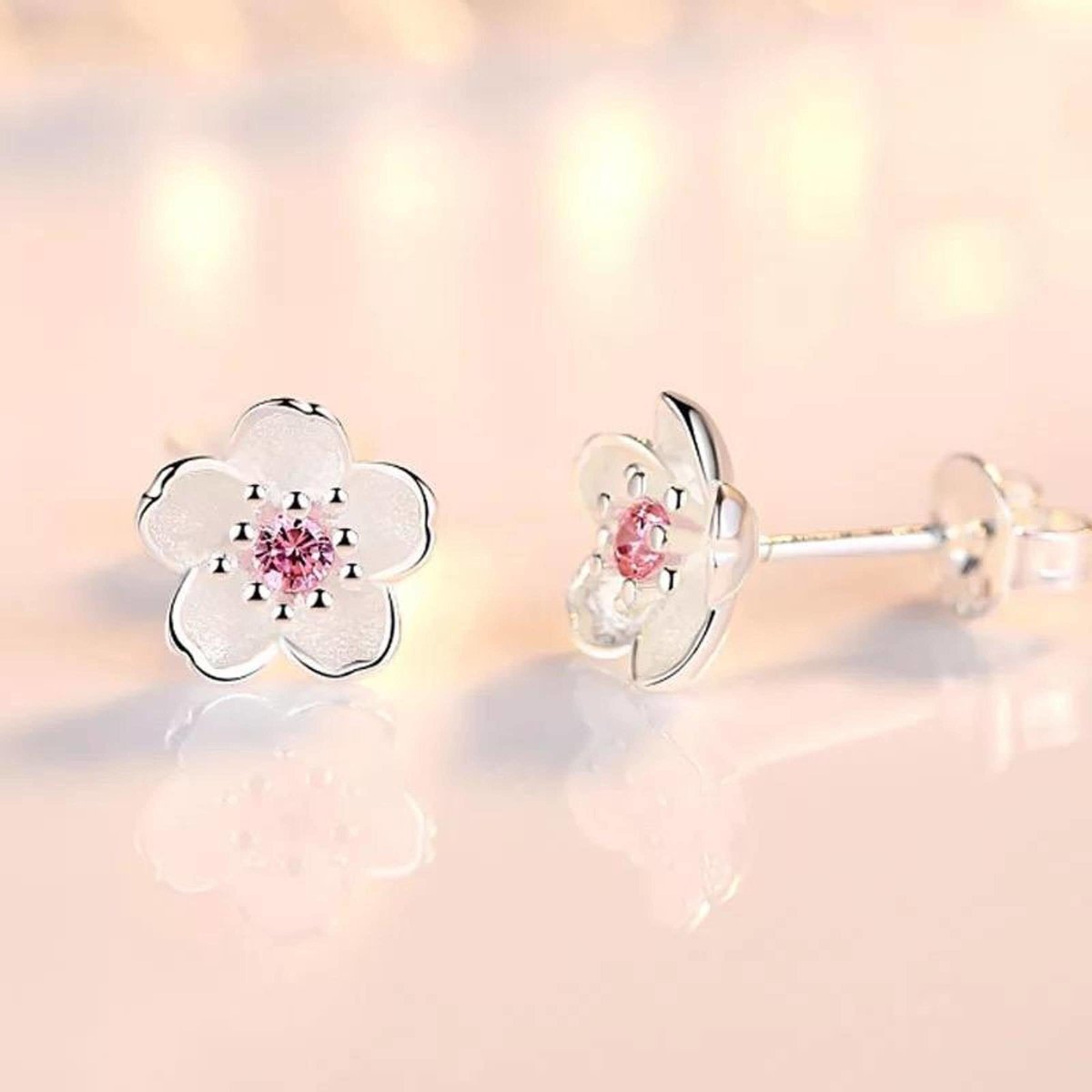 Holly - Pendientes de flores de cerezo plateados