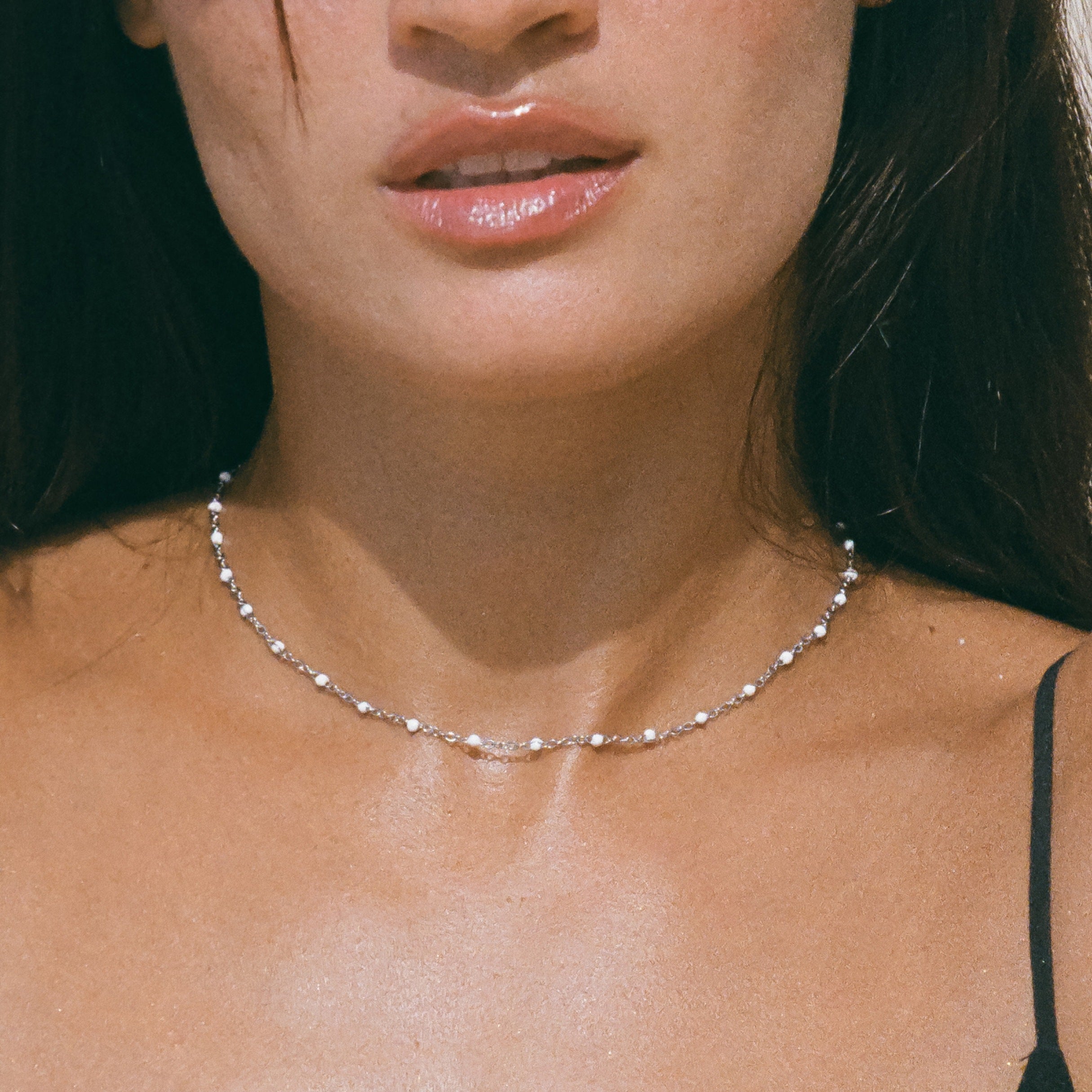 Isla – Collar con Perlas Blancas Emailladas