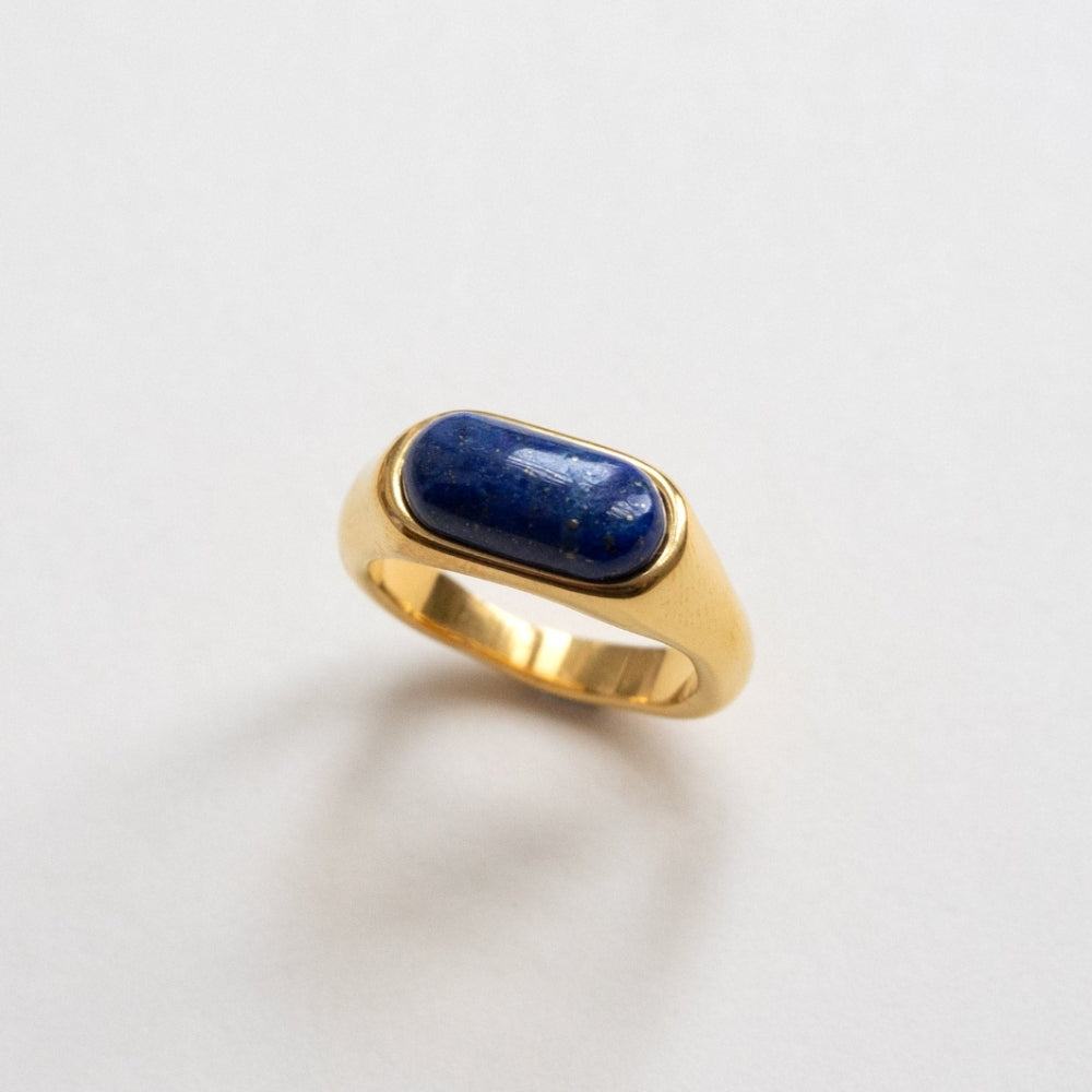 Aria - Anillo de oro liso con piedra azul