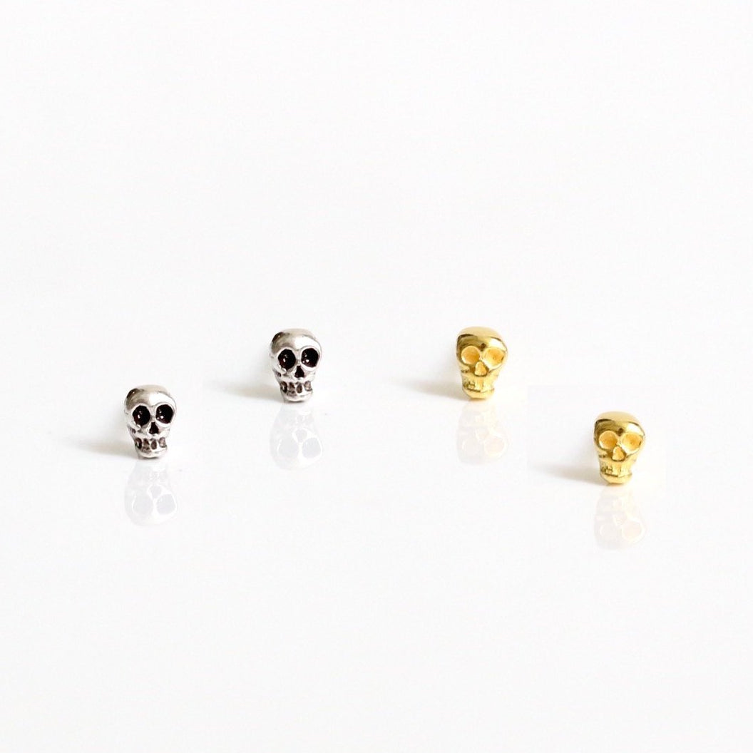 Reem - Pendientes pequeños de calavera